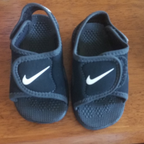 nike infant sandals size 4